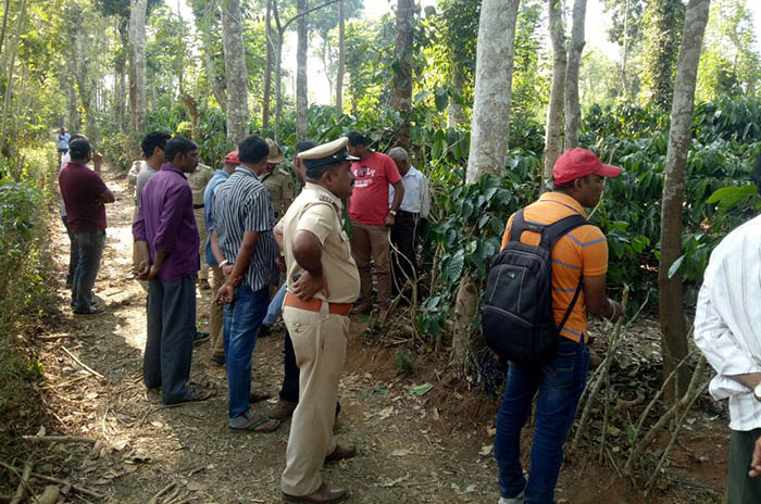 ಕಾಡಾನೆ ದಾಳಿಗೆ ಬೆಳೆಗಾರ ಬಲಿ: ಅರಣ್ಯ ಇಲಾಖೆ ವಿರುದ್ಧ ಸಾರ್ವಜನಿಕರ ಆಕ್ರೋಶ, ಸ್ವಯಂ ಪ್ರೇರಿತ ಬಂದ್